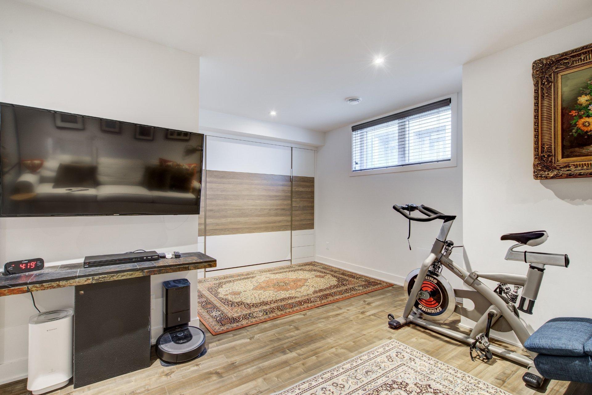 









213


Rue d'Ambre

,
Candiac,




QC
J5R0S2


