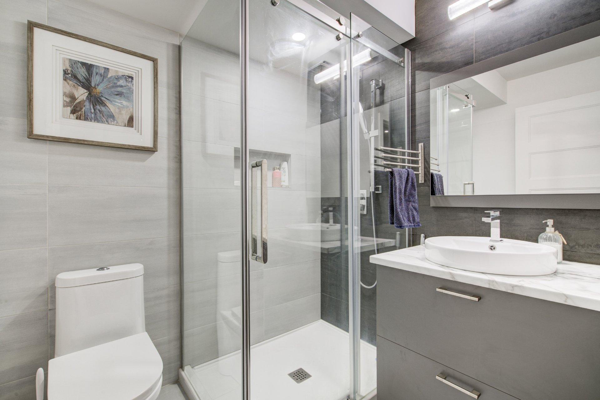 









213


Rue d'Ambre

,
Candiac,




QC
J5R0S2


