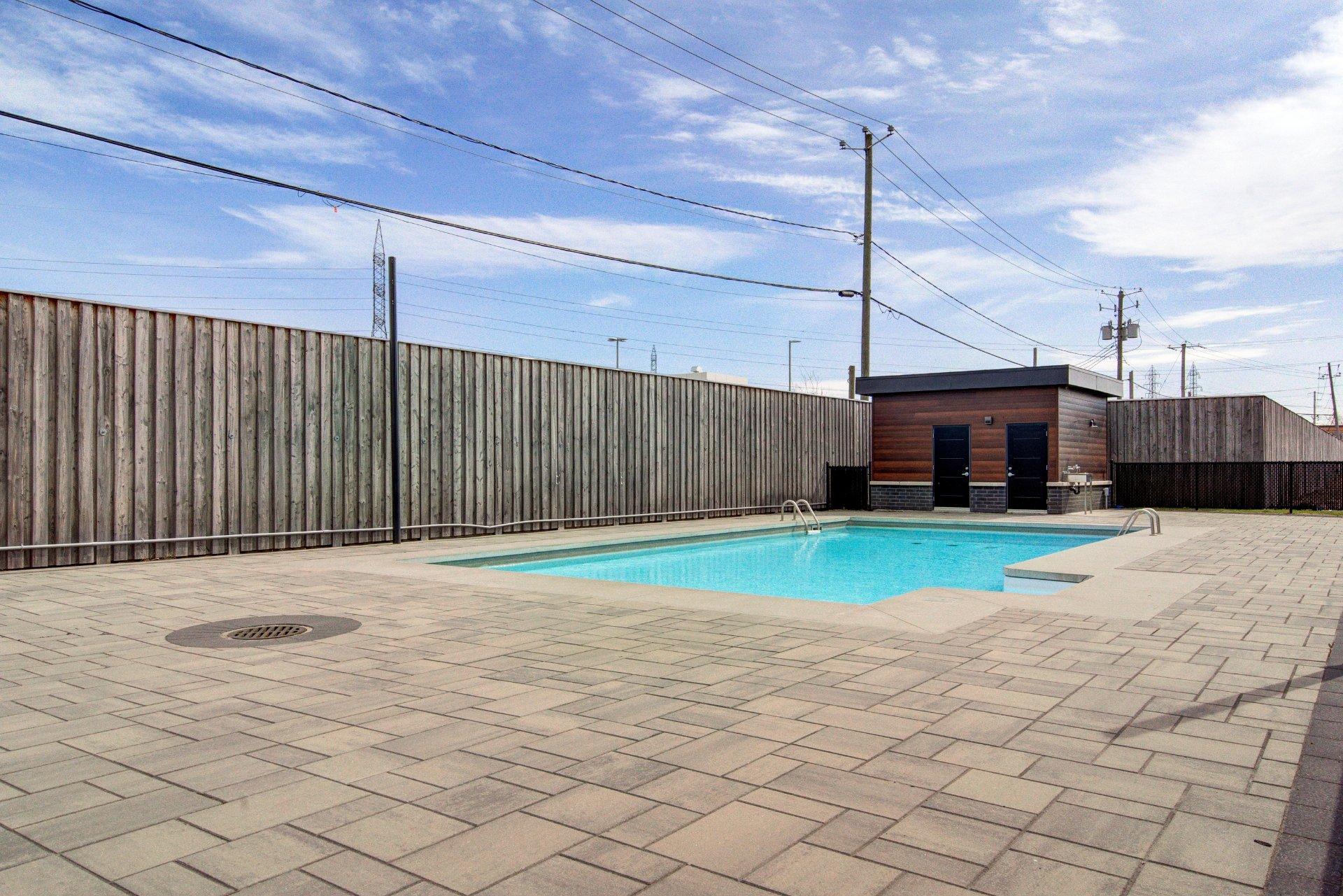 









213


Rue d'Ambre

,
Candiac,




QC
J5R0S2

