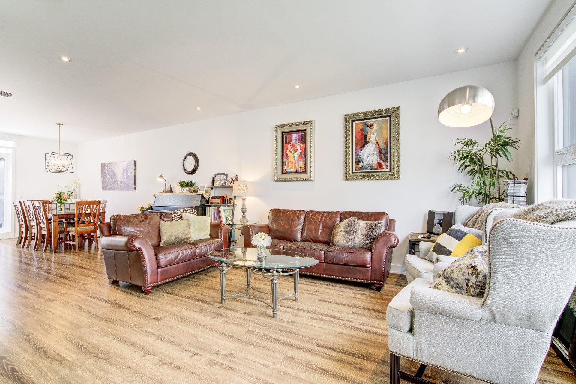 









213


Rue d'Ambre

,
Candiac,




QC
J5R0S2

