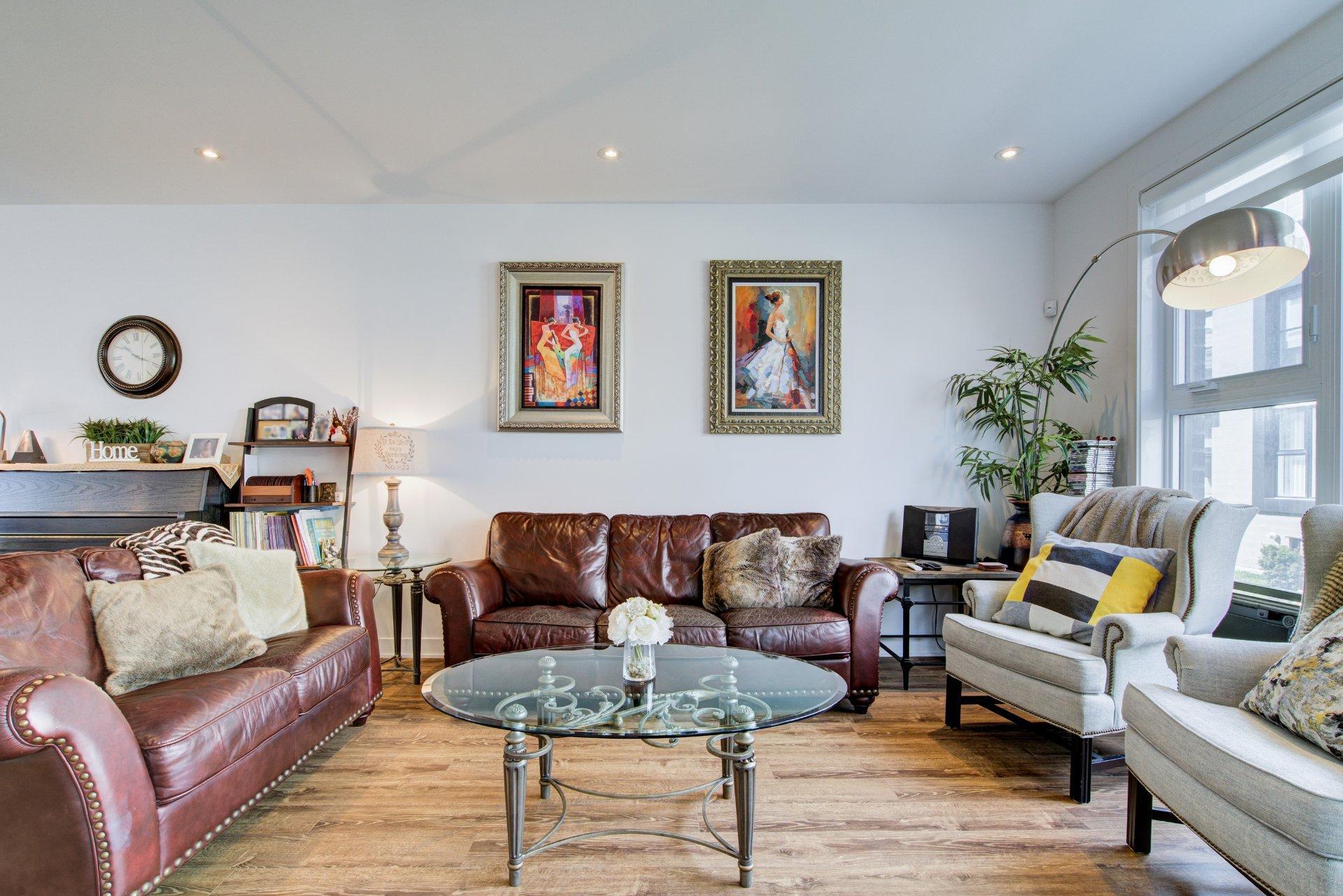 









213


Rue d'Ambre

,
Candiac,




QC
J5R0S2

