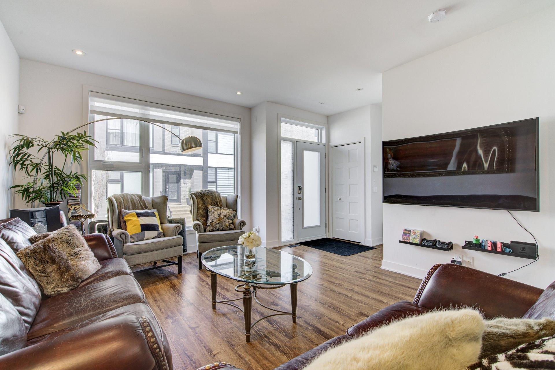 









213


Rue d'Ambre

,
Candiac,




QC
J5R0S2

