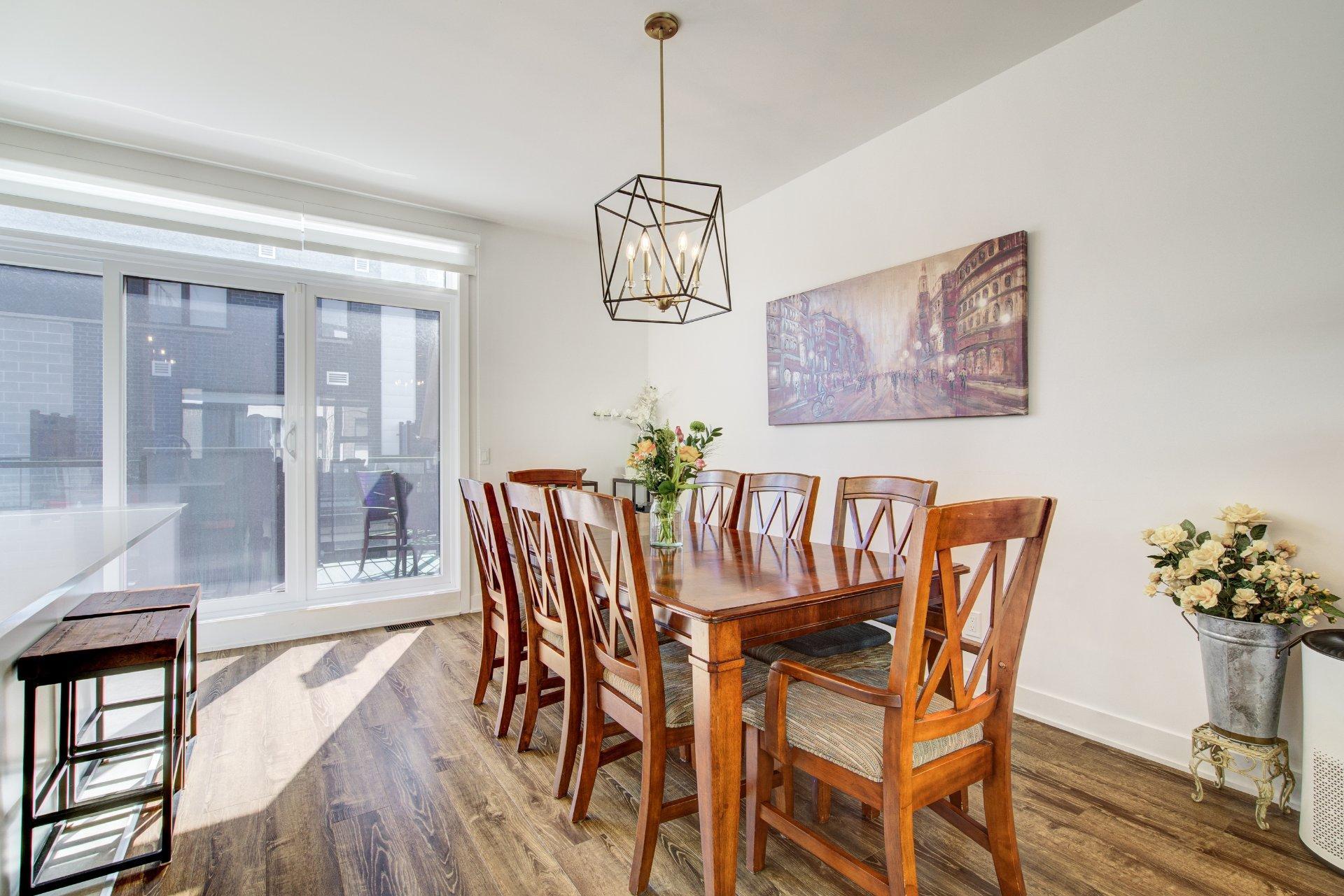 









213


Rue d'Ambre

,
Candiac,




QC
J5R0S2

