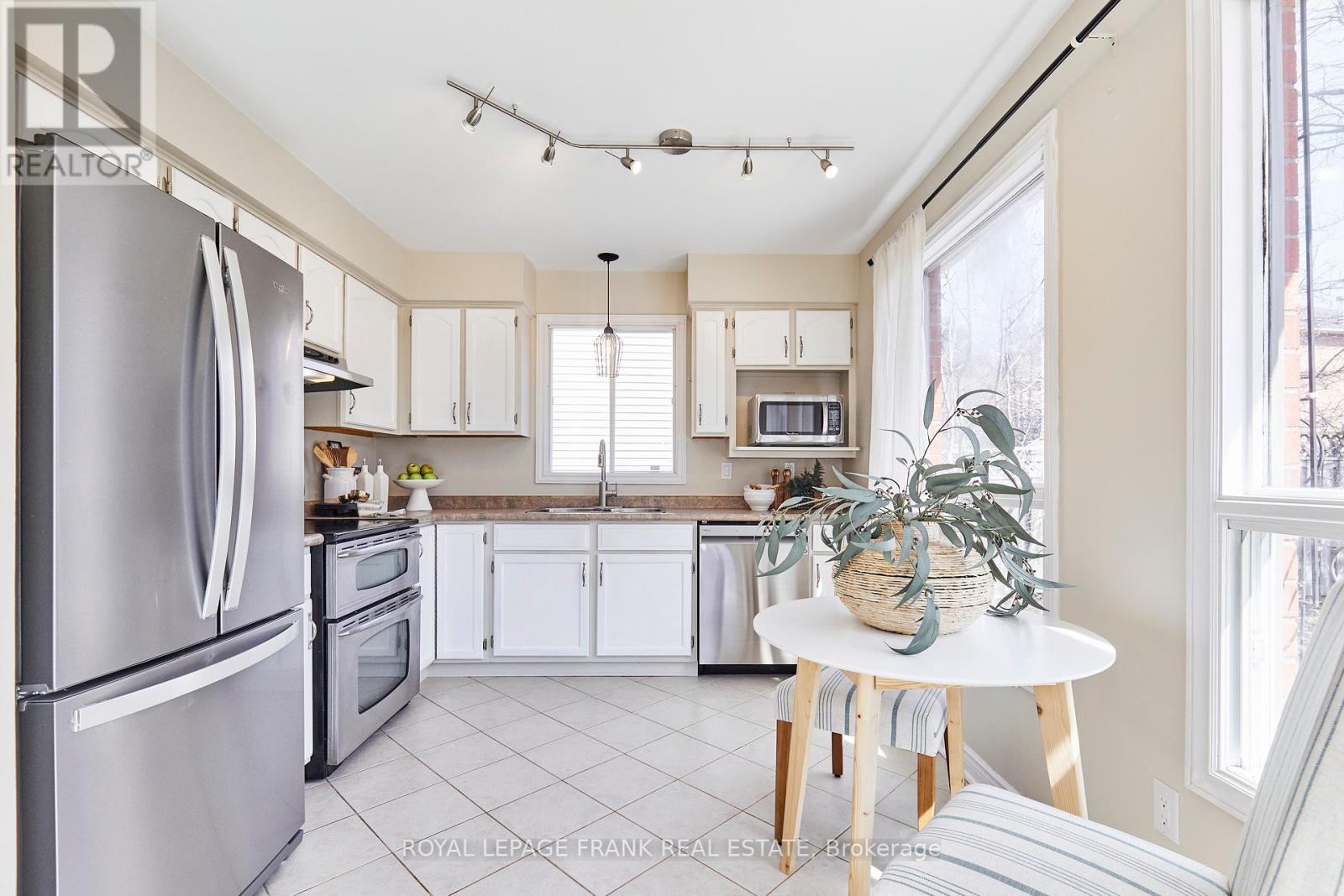 












13 NEWPORT AVENUE

,
Clarington (Courtice),




Ontario
L1E2B8

