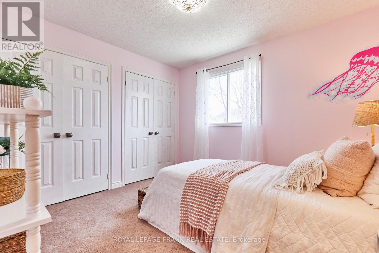 












13 NEWPORT AVENUE

,
Clarington (Courtice),




Ontario
L1E2B8


