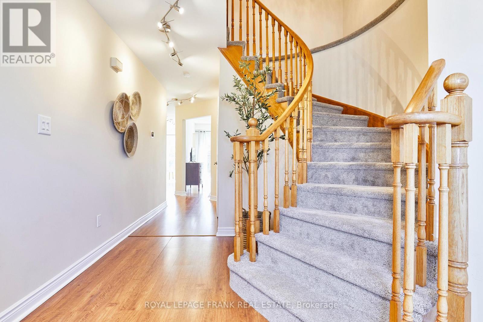 












13 NEWPORT AVENUE

,
Clarington (Courtice),




Ontario
L1E2B8

