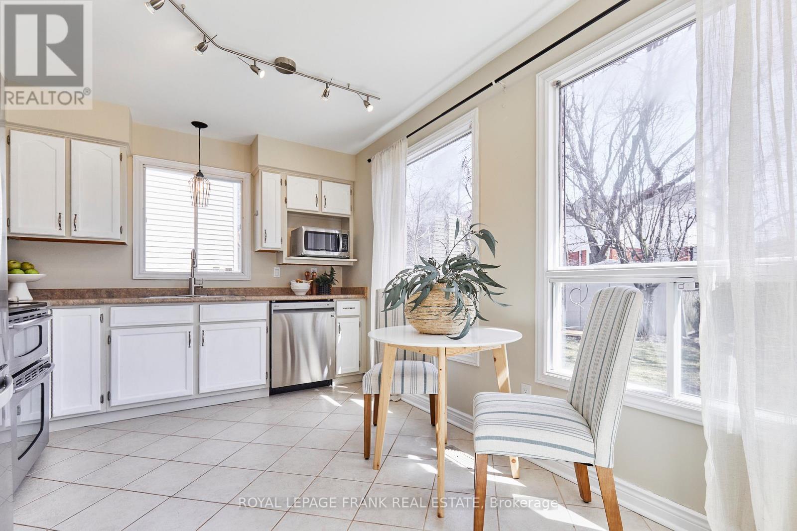 












13 NEWPORT AVENUE

,
Clarington (Courtice),




Ontario
L1E2B8

