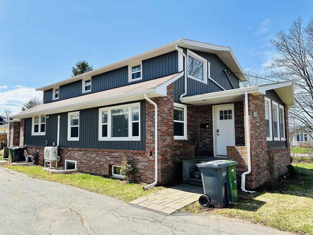 












20 Barrymore Court

,
Parkdale,




PE
C1A 8C6

