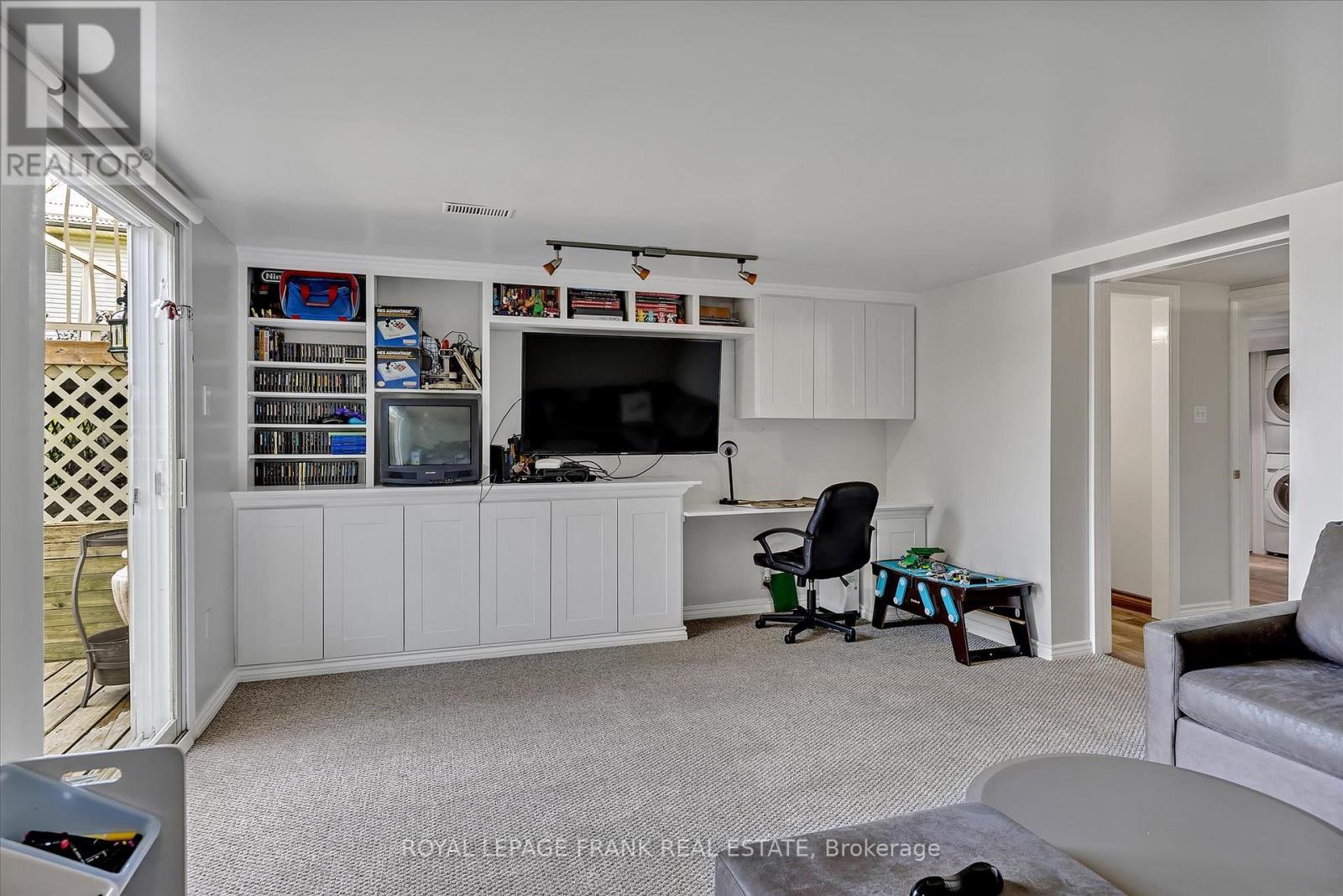 












490 MCCONNELL DRIVE

,
Selwyn,




Ontario
K9J0C5

