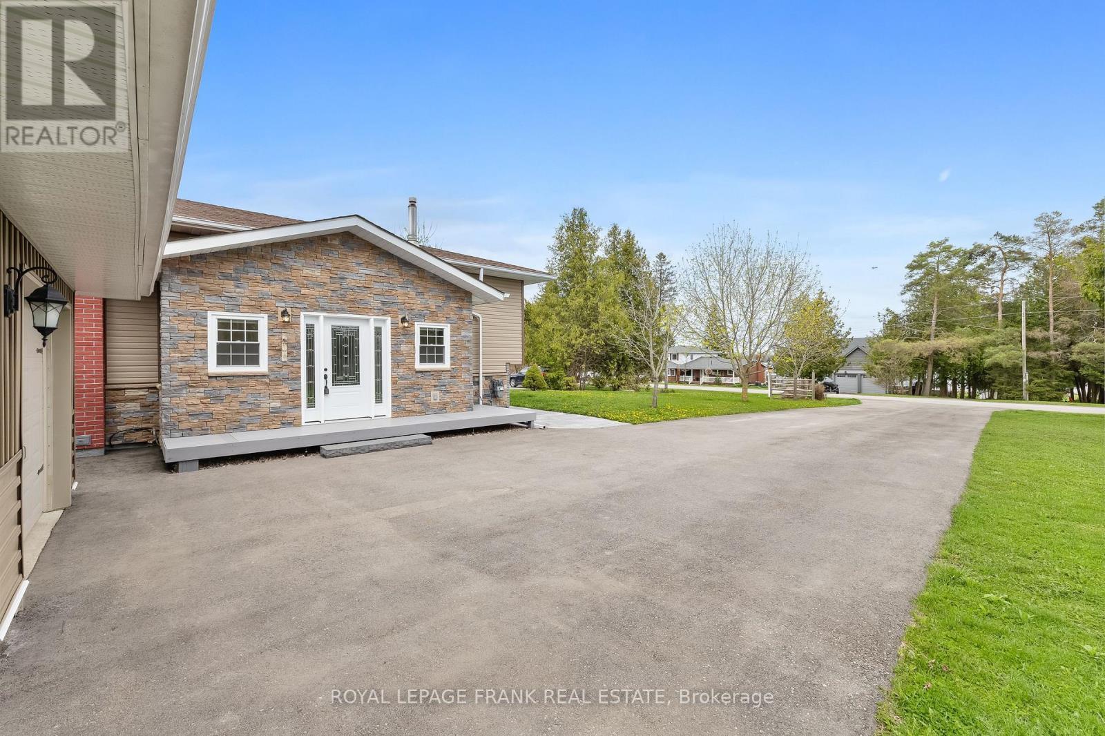 












30 DRUAN DRIVE

,
Kawartha Lakes (Mariposa),




Ontario
L9L1B6

