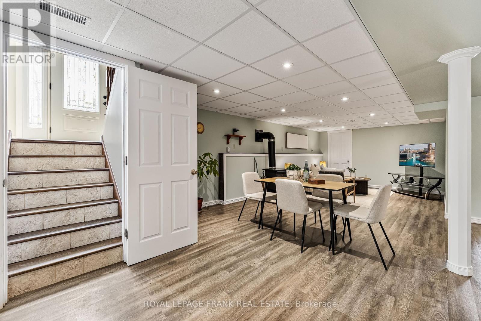 












30 DRUAN DRIVE

,
Kawartha Lakes (Mariposa),




Ontario
L9L1B6

