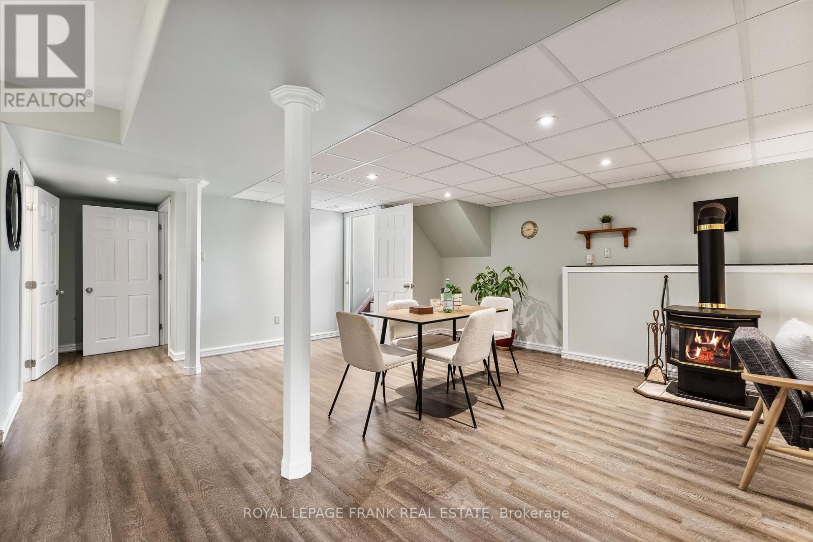 












30 DRUAN DRIVE

,
Kawartha Lakes (Mariposa),




Ontario
L9L1B6

