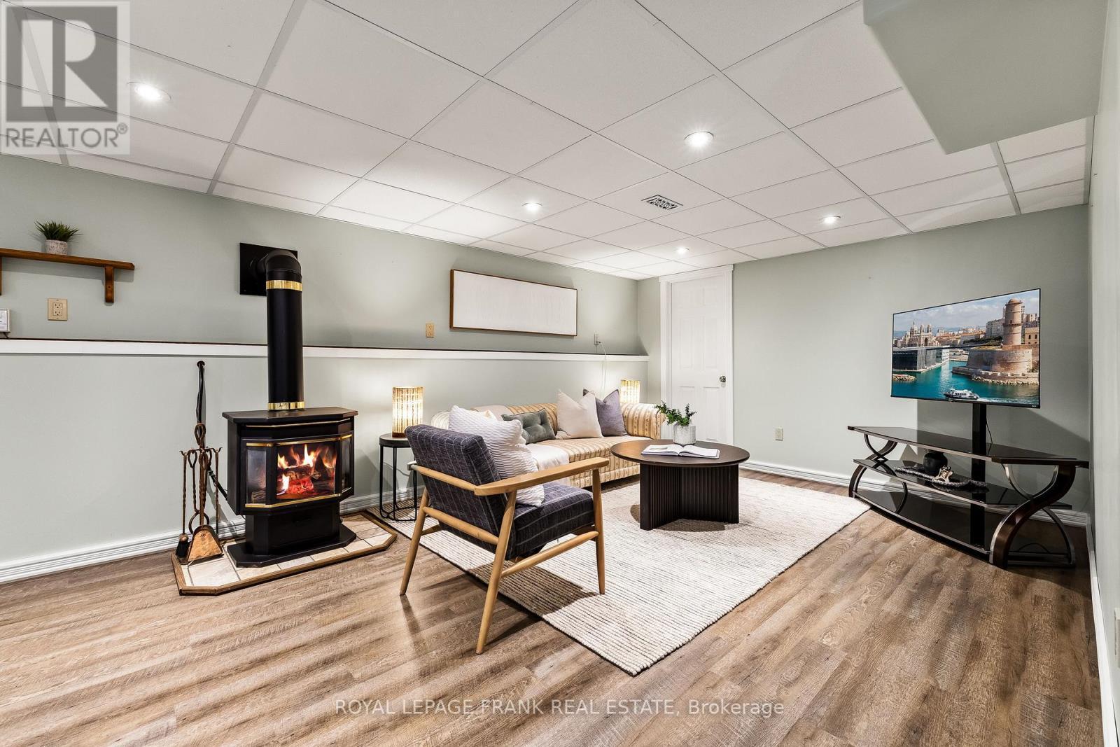 












30 DRUAN DRIVE

,
Kawartha Lakes (Mariposa),




Ontario
L9L1B6

