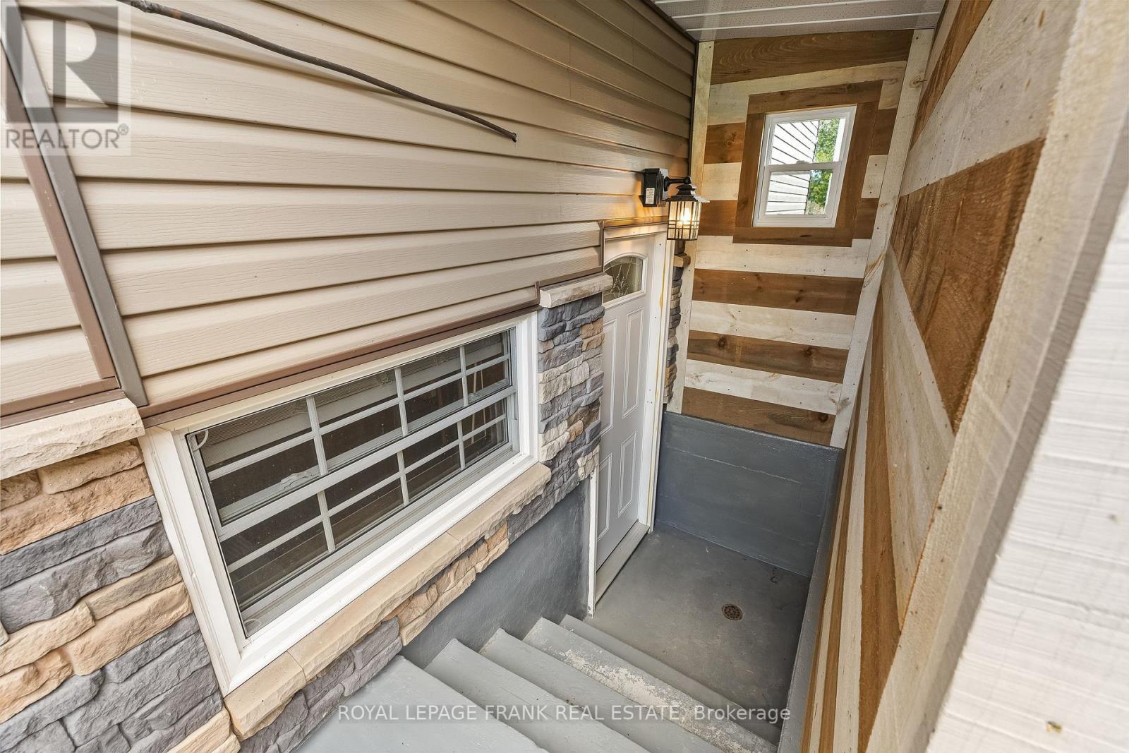 












30 DRUAN DRIVE

,
Kawartha Lakes (Mariposa),




Ontario
L9L1B6

