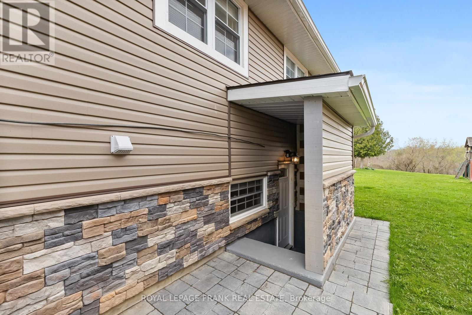 












30 DRUAN DRIVE

,
Kawartha Lakes (Mariposa),




Ontario
L9L1B6

