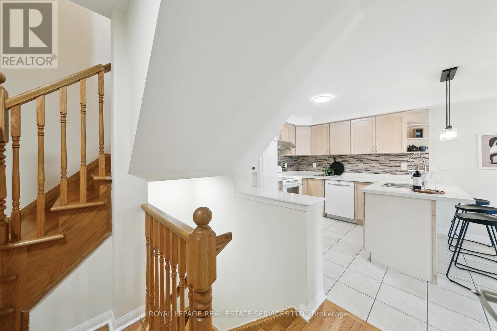












3033 DRUMLOCH AVENUE

,
Oakville,




Ontario
L6M5H9

