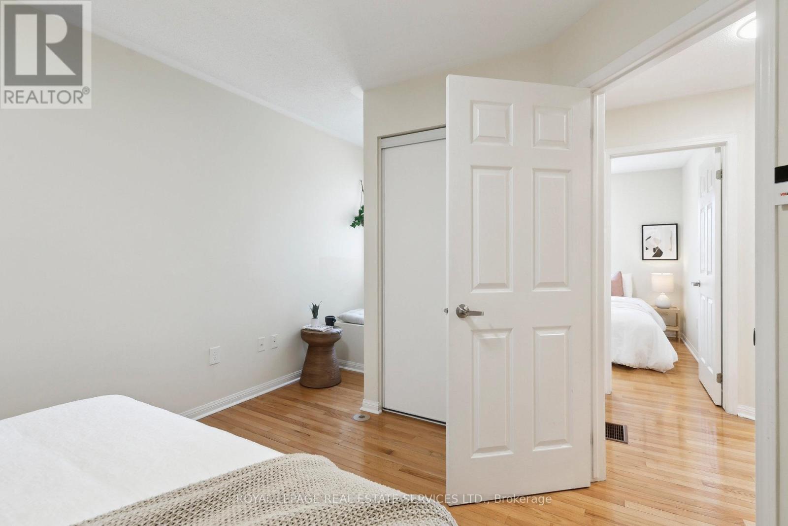 












3033 DRUMLOCH AVENUE

,
Oakville,




Ontario
L6M5H9

