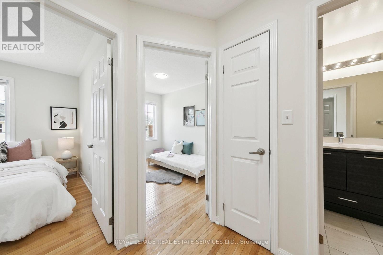 












3033 DRUMLOCH AVENUE

,
Oakville,




Ontario
L6M5H9

