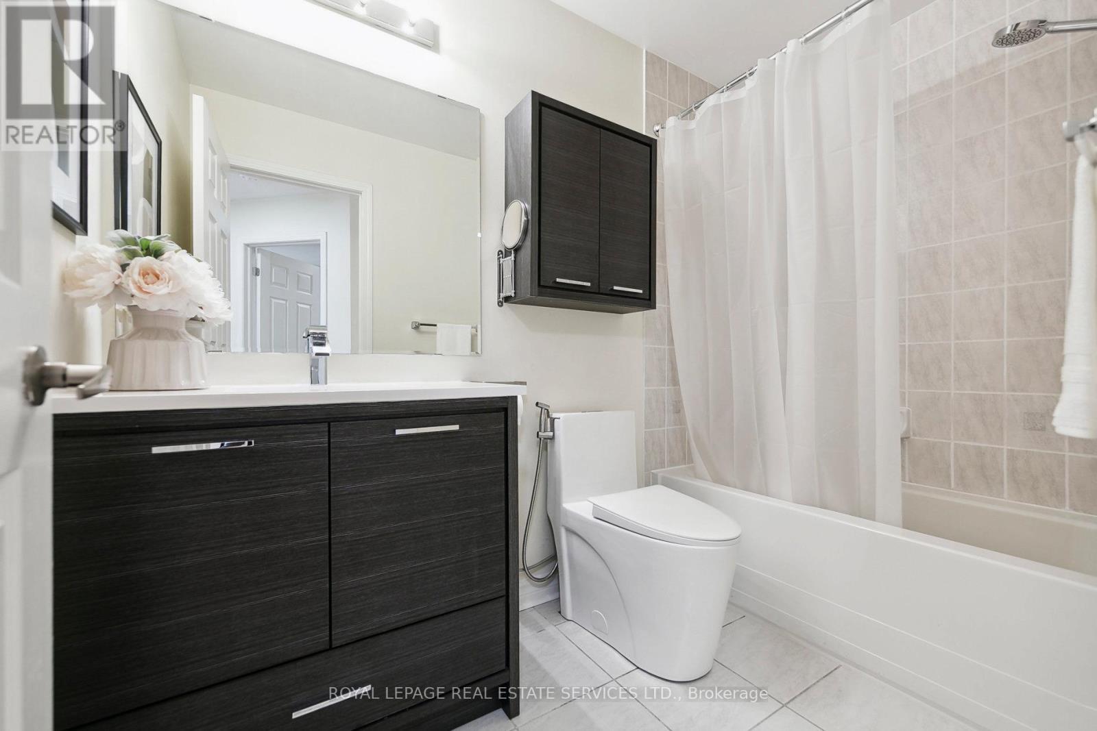 












3033 DRUMLOCH AVENUE

,
Oakville,




Ontario
L6M5H9

