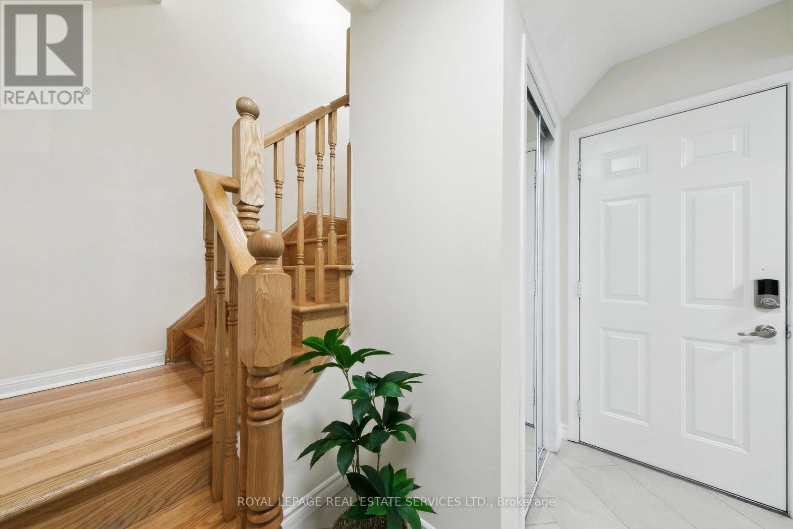 












3033 DRUMLOCH AVENUE

,
Oakville,




Ontario
L6M5H9

