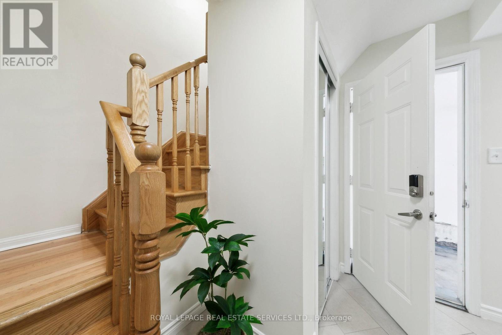 












3033 DRUMLOCH AVENUE

,
Oakville,




Ontario
L6M5H9

