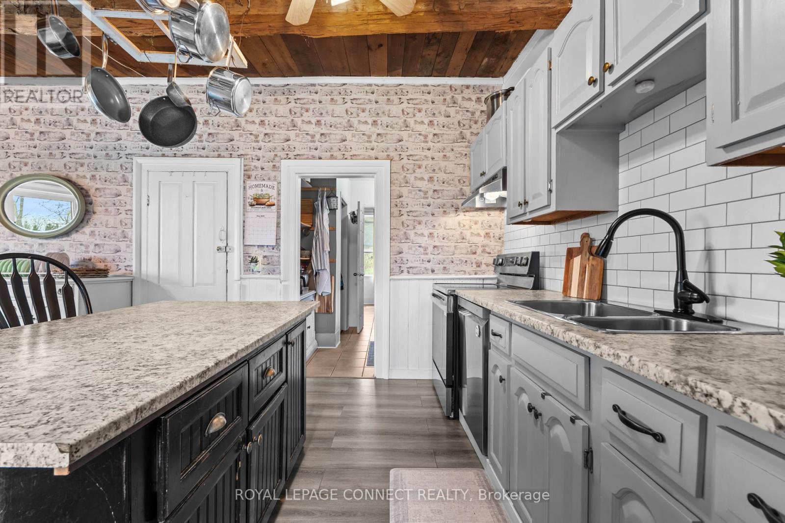 












373 DESHANE ROAD

,
Tweed,




Ontario
K0K2L0

