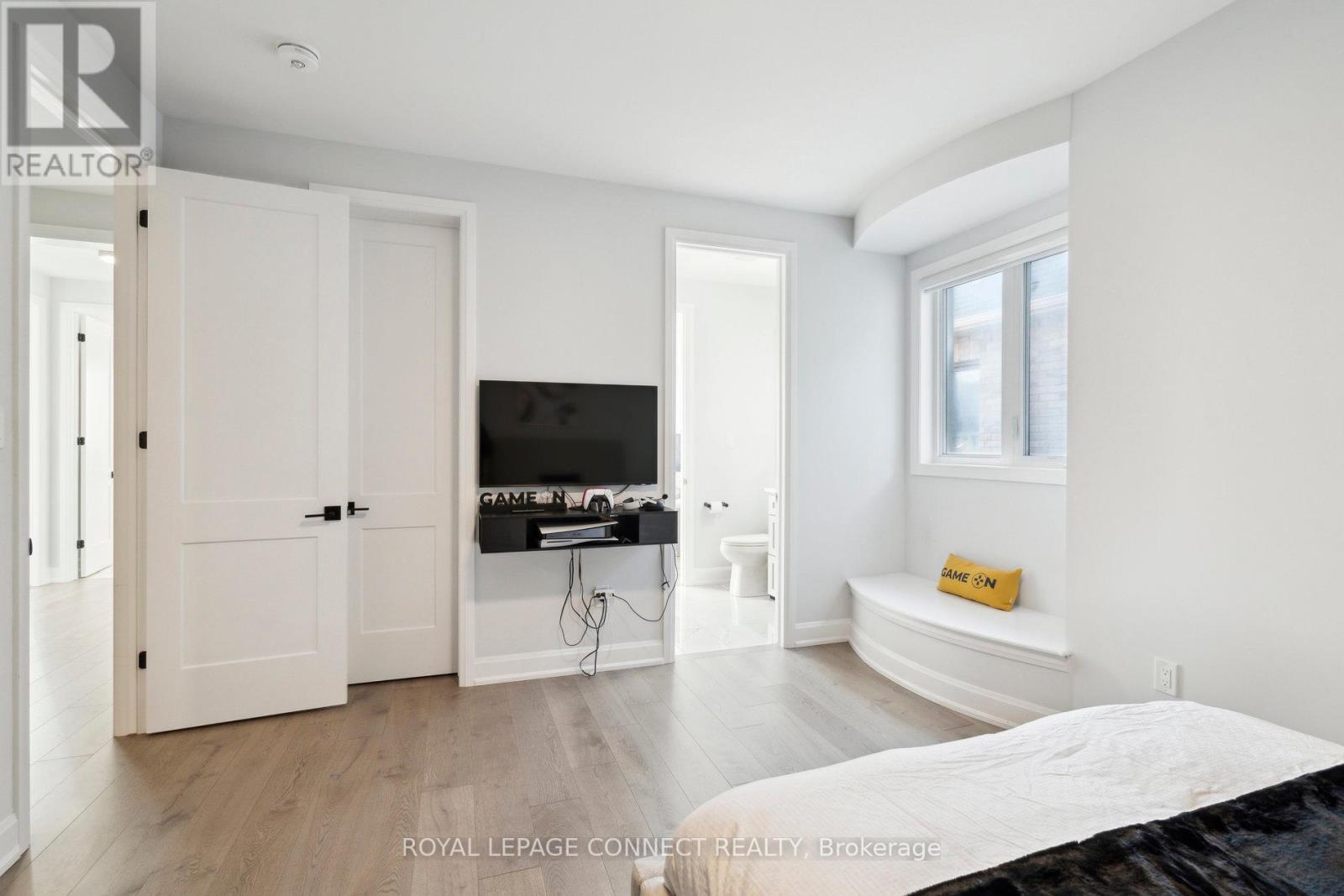












1428 FORD STRATHY CRESCENT

,
Oakville,




Ontario
L6H3W8

