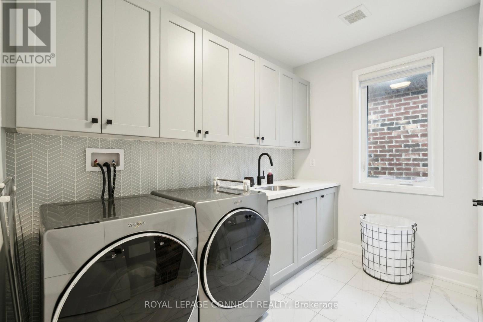 












1428 FORD STRATHY CRESCENT

,
Oakville,




Ontario
L6H3W8

