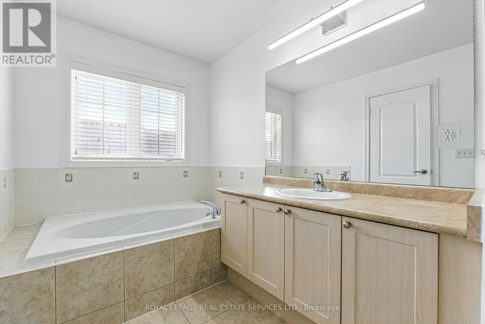 












3349 EGLINTON AVENUE W

,
Mississauga,




Ontario
L5M7W8

