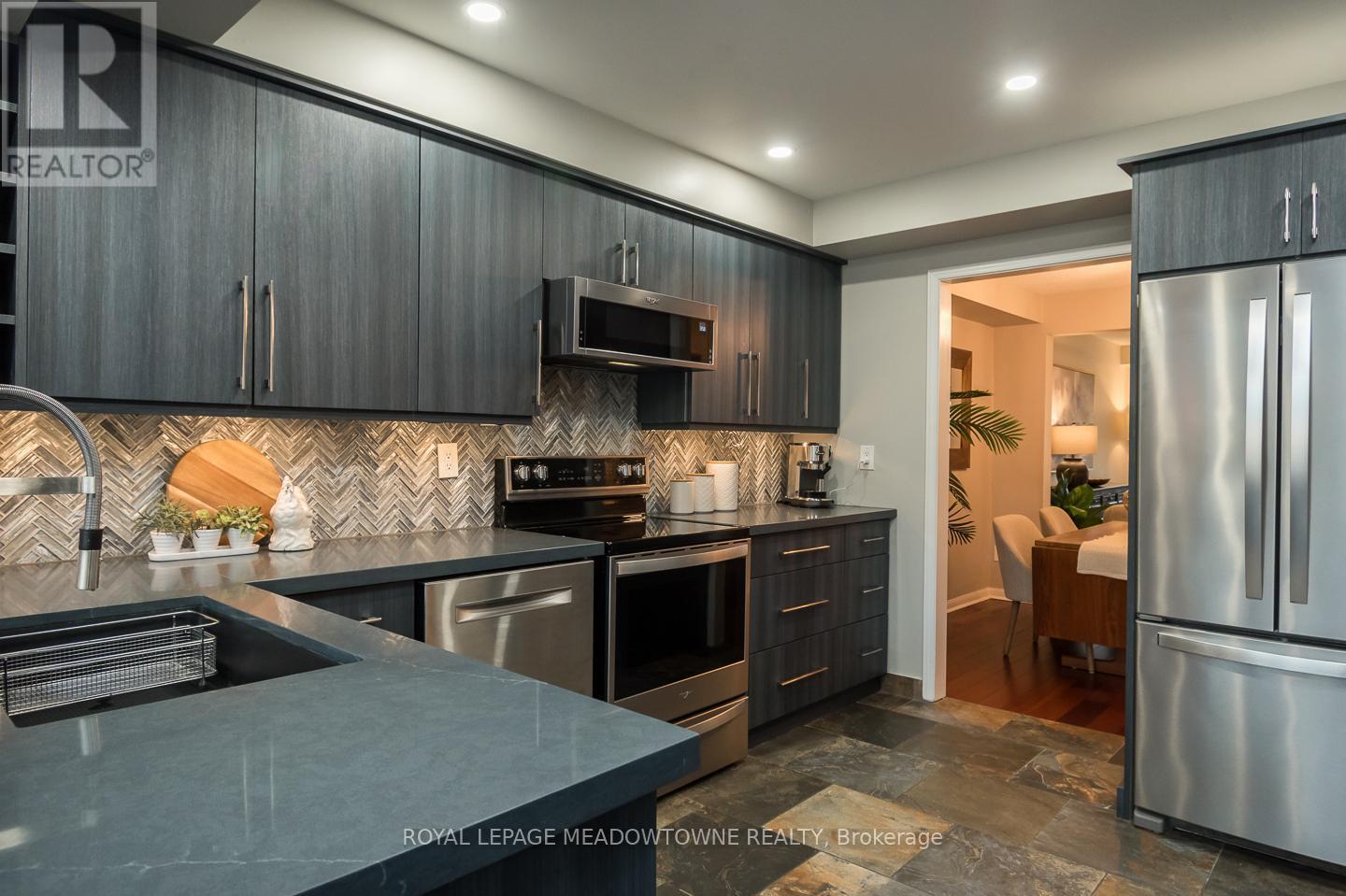 












2696 LOS PALMAS COURT

,
Mississauga,




Ontario
L5N2G7

