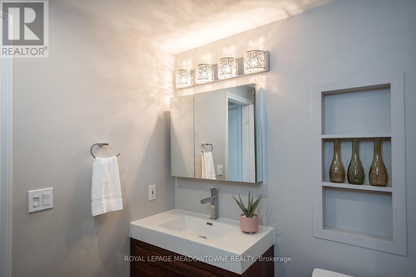 












2696 LOS PALMAS COURT

,
Mississauga,




Ontario
L5N2G7

