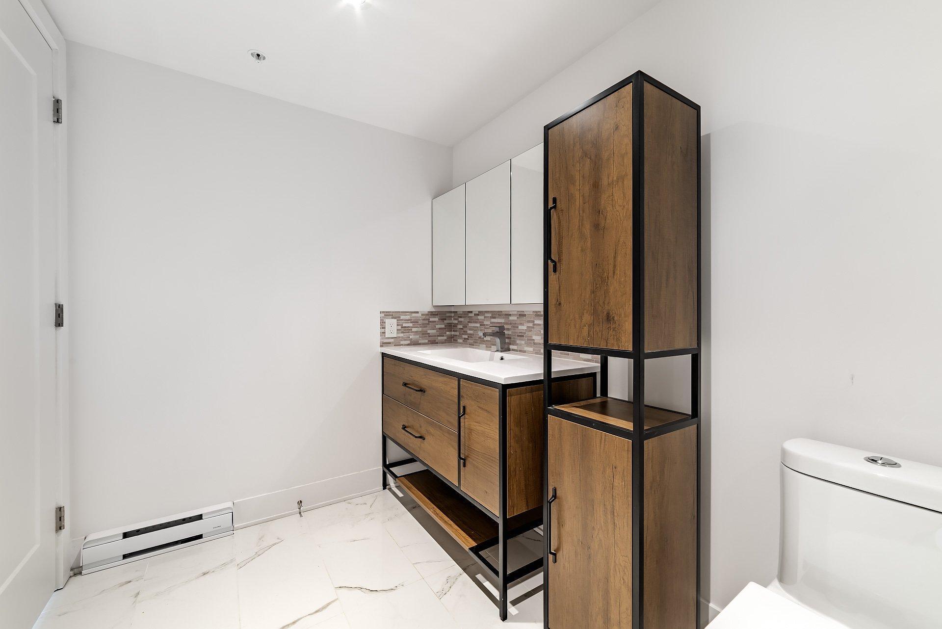 









365


Boul. Brunswick

, 209,
Pointe-Claire,




QC
H9R0H3

