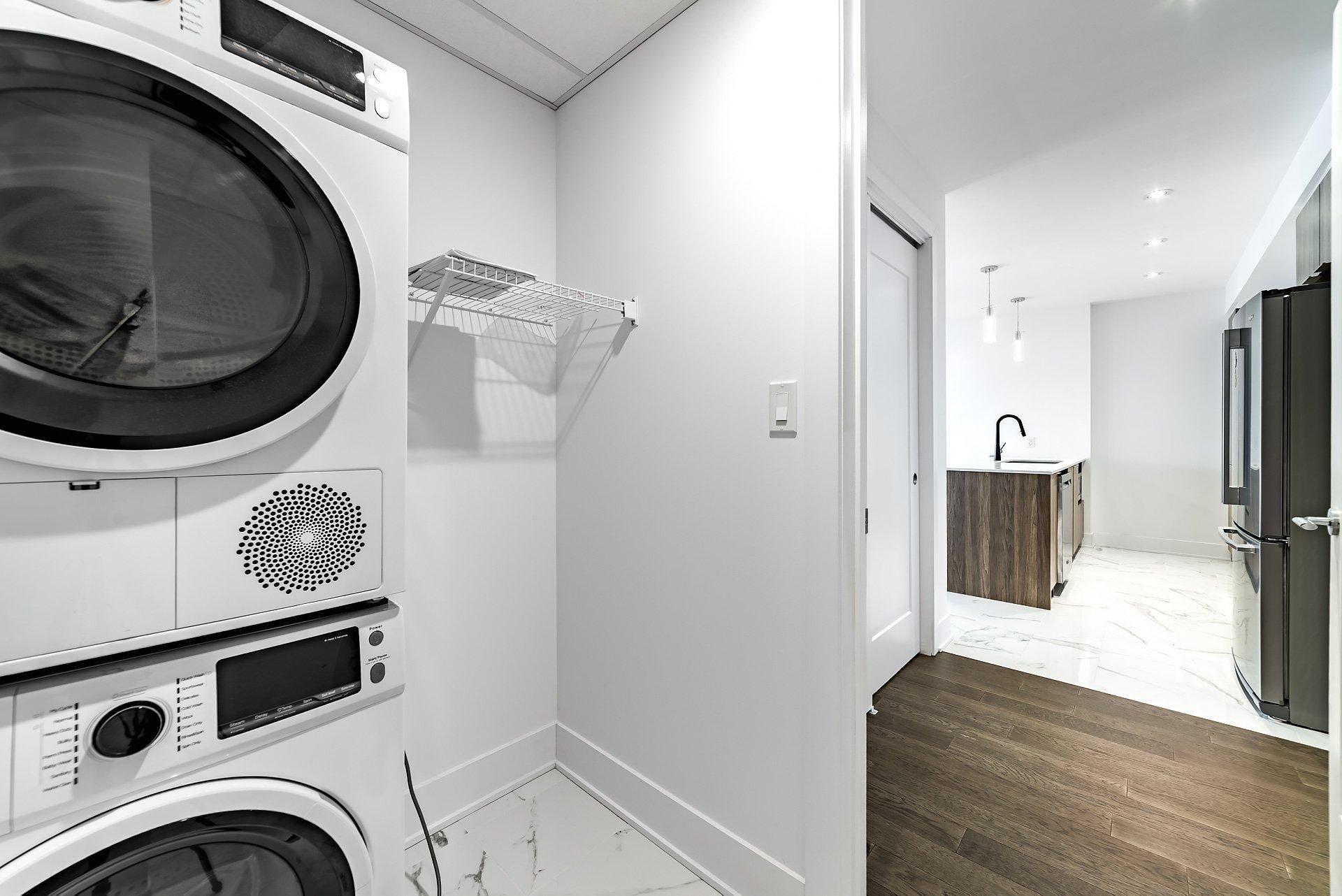 









365


Boul. Brunswick

, 209,
Pointe-Claire,




QC
H9R0H3

