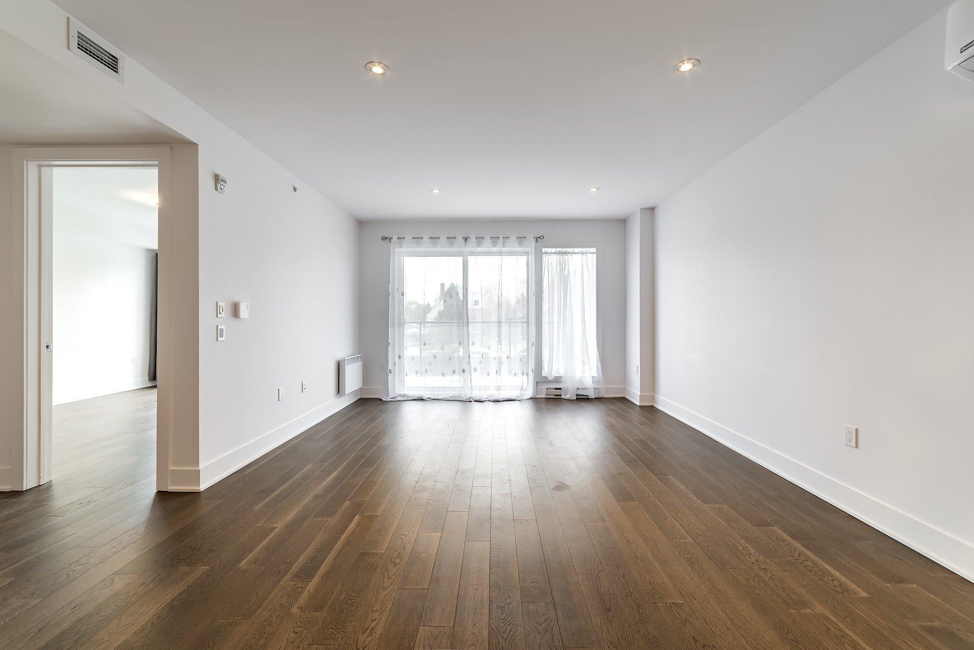 









365


Boul. Brunswick

, 209,
Pointe-Claire,




QC
H9R0H3

