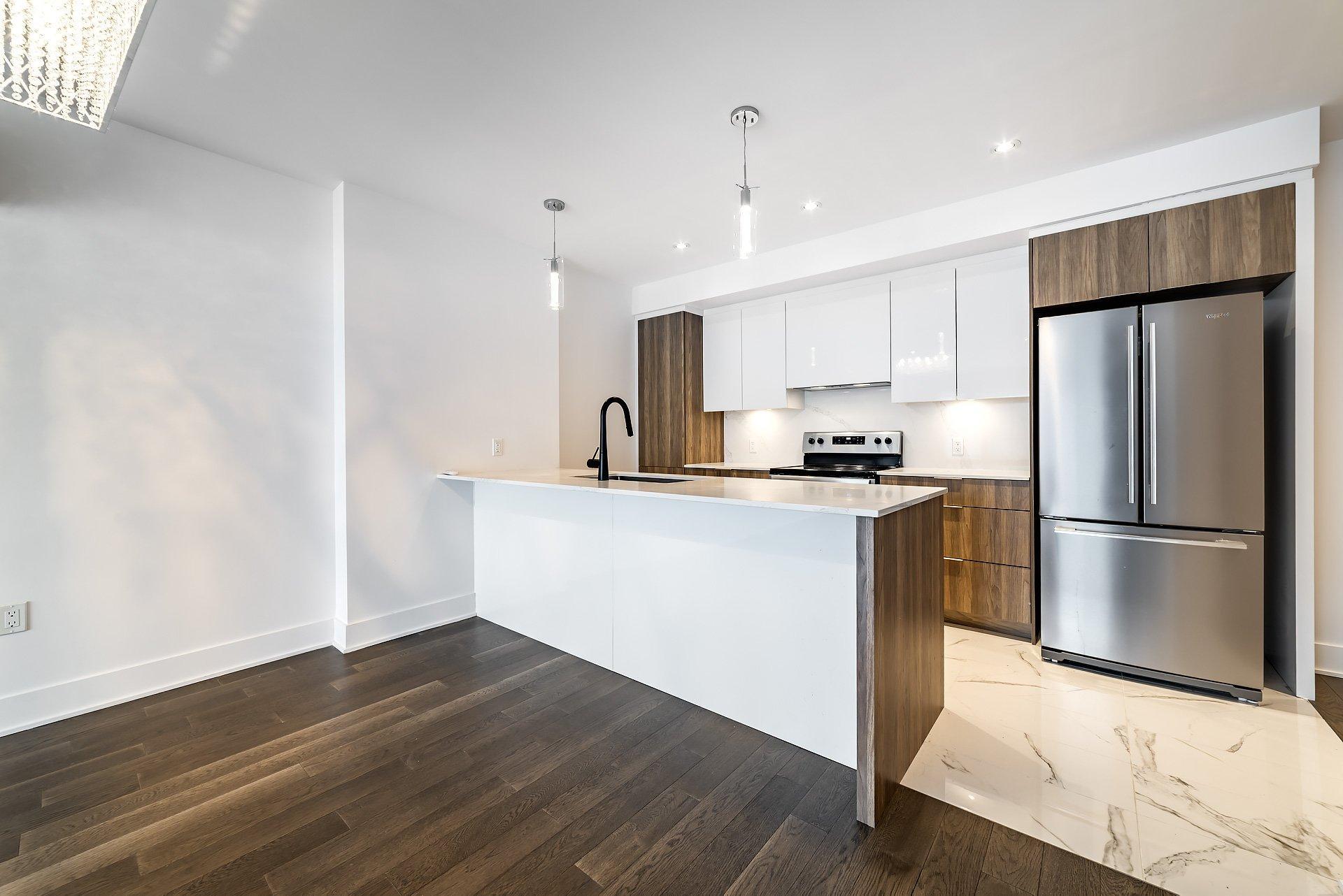 









365


Boul. Brunswick

, 209,
Pointe-Claire,




QC
H9R0H3

