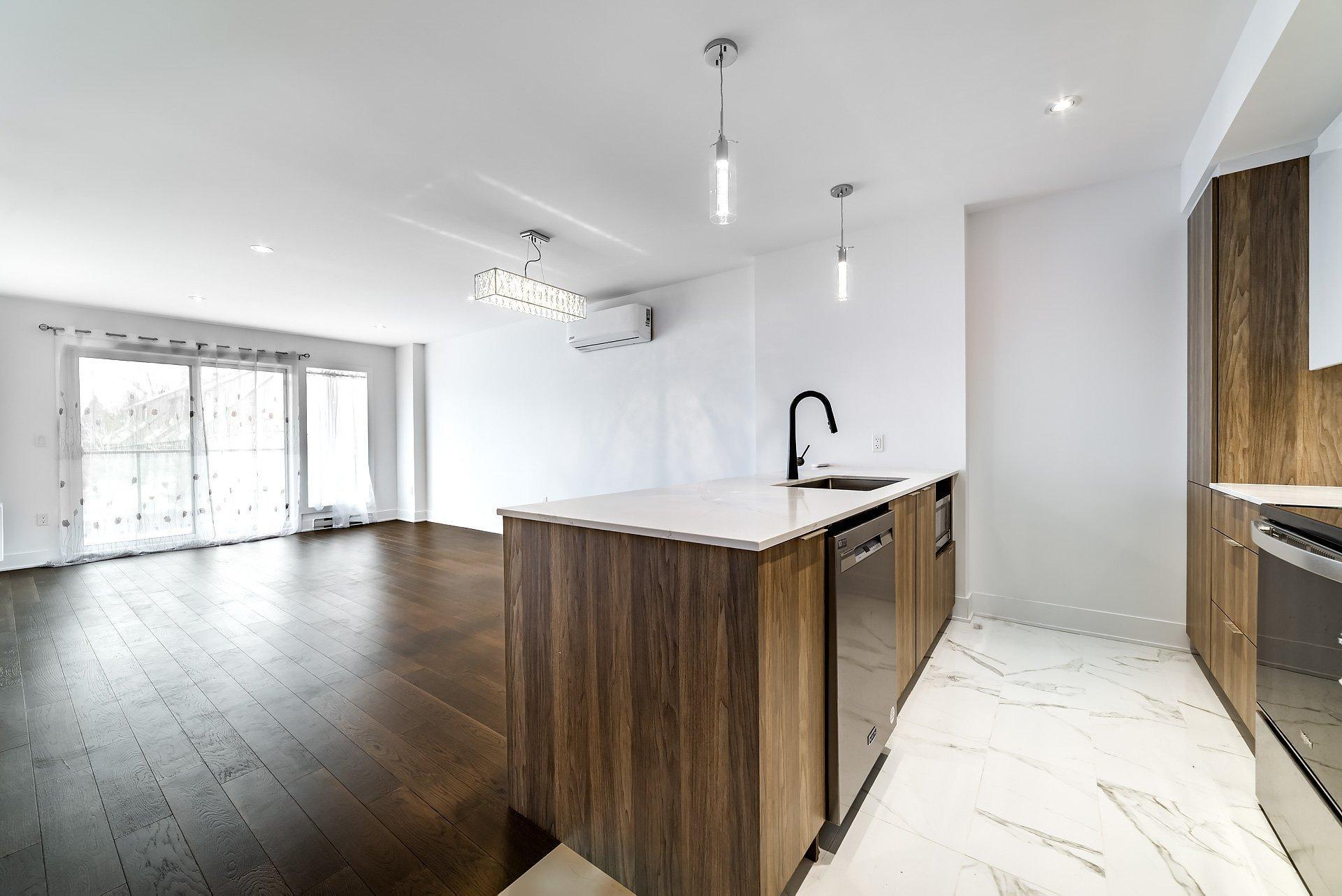 









365


Boul. Brunswick

, 209,
Pointe-Claire,




QC
H9R0H3

