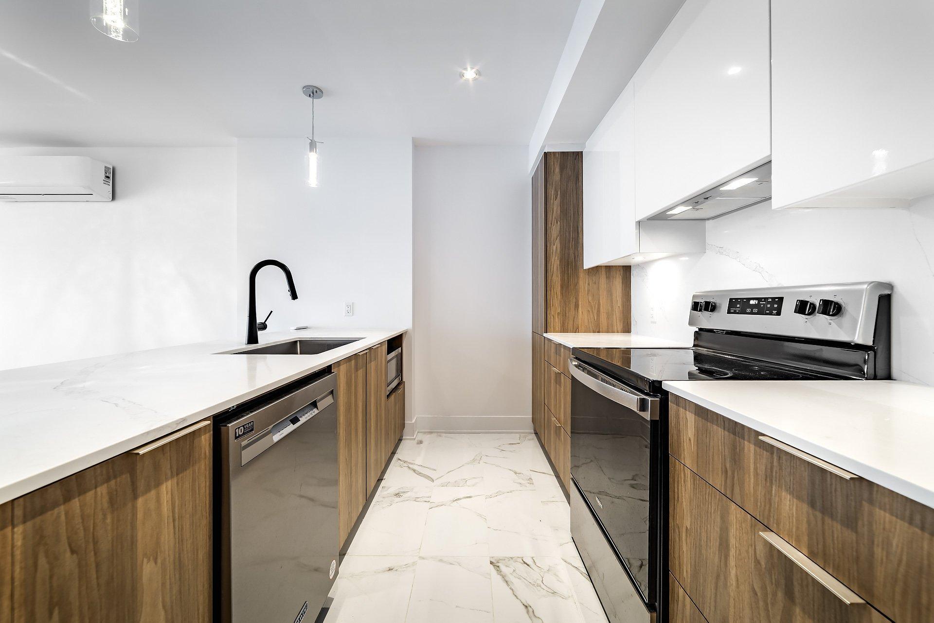 









365


Boul. Brunswick

, 209,
Pointe-Claire,




QC
H9R0H3

