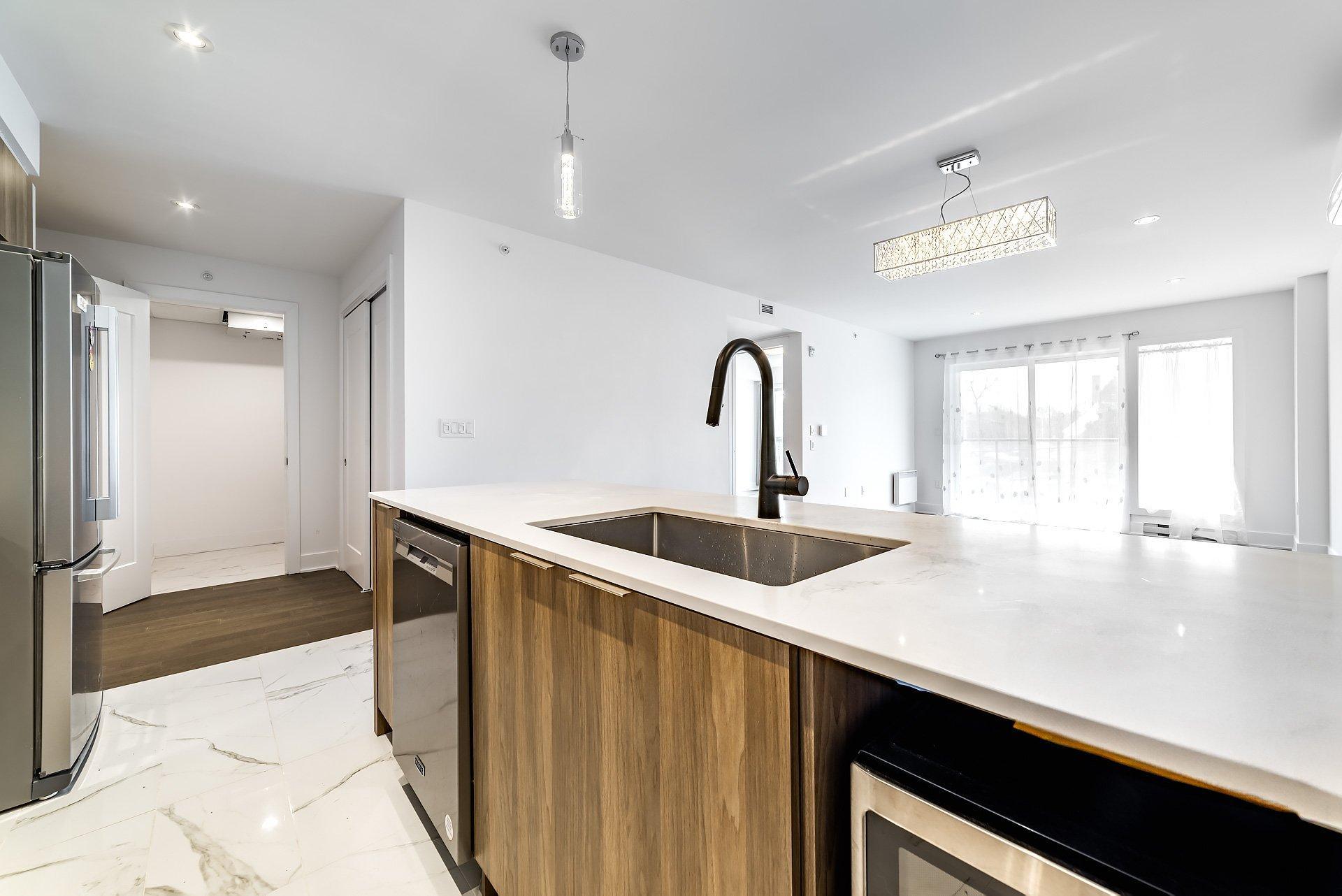 









365


Boul. Brunswick

, 209,
Pointe-Claire,




QC
H9R0H3

