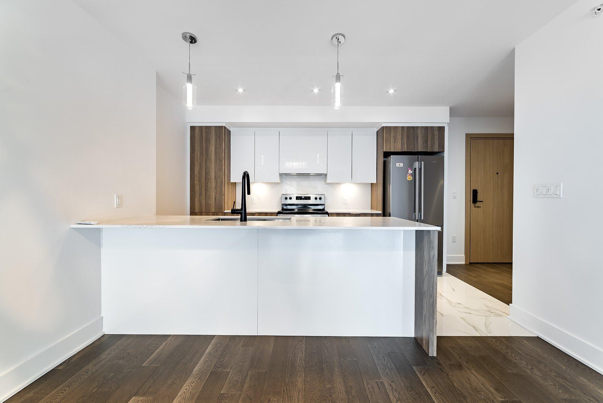









365


Boul. Brunswick

, 209,
Pointe-Claire,




QC
H9R0H3

