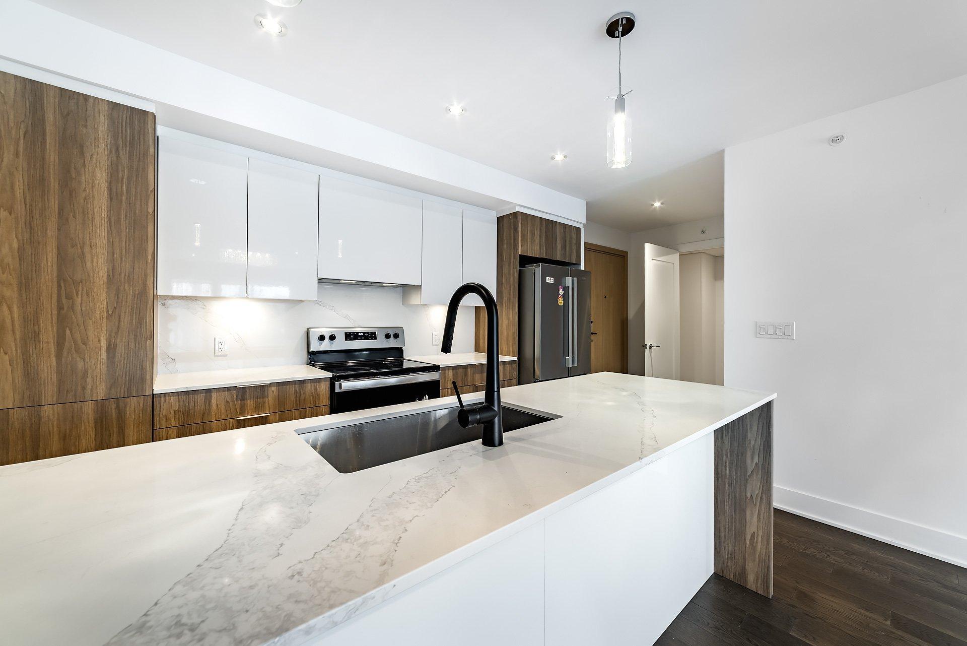 









365


Boul. Brunswick

, 209,
Pointe-Claire,




QC
H9R0H3

