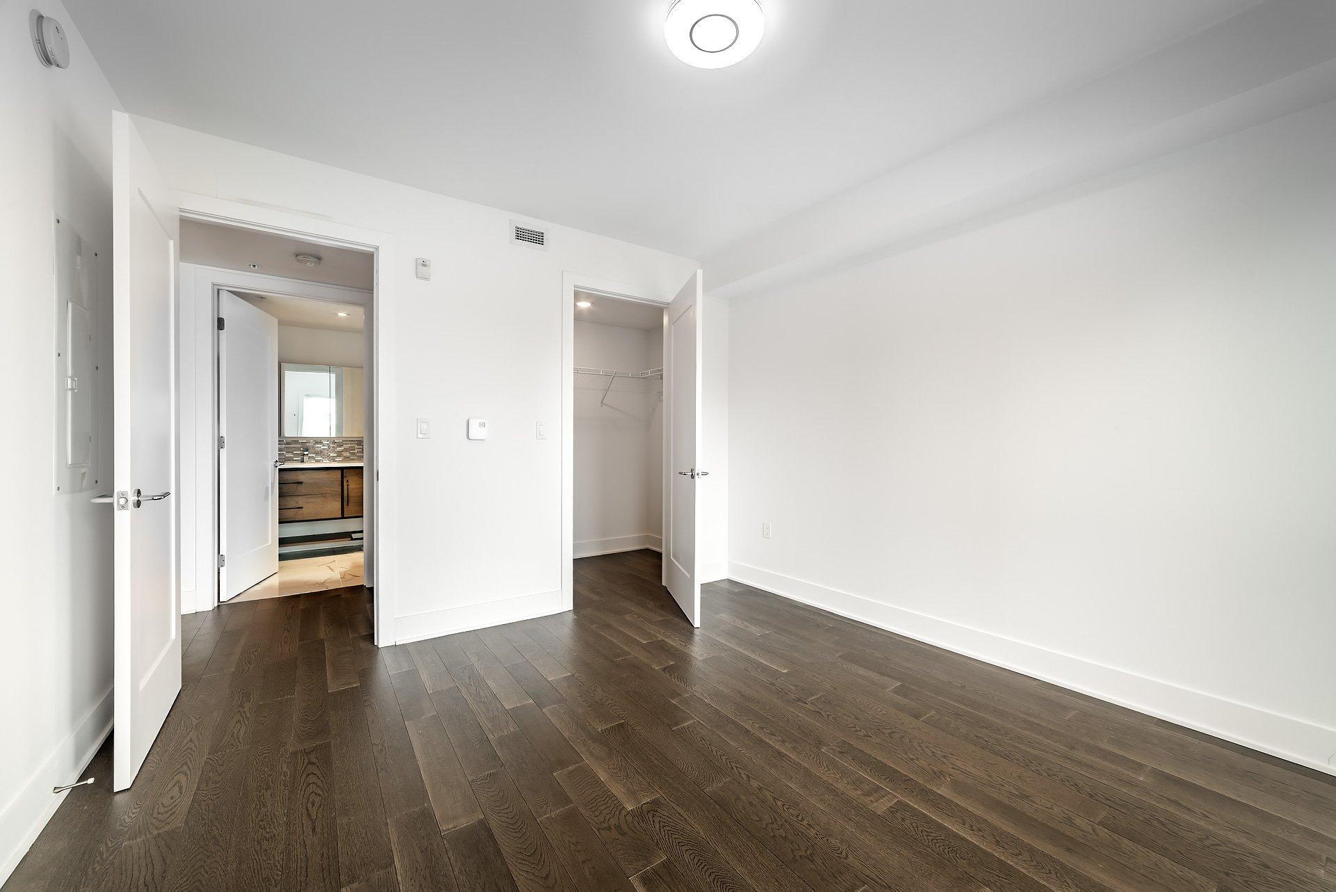









365


Boul. Brunswick

, 209,
Pointe-Claire,




QC
H9R0H3


