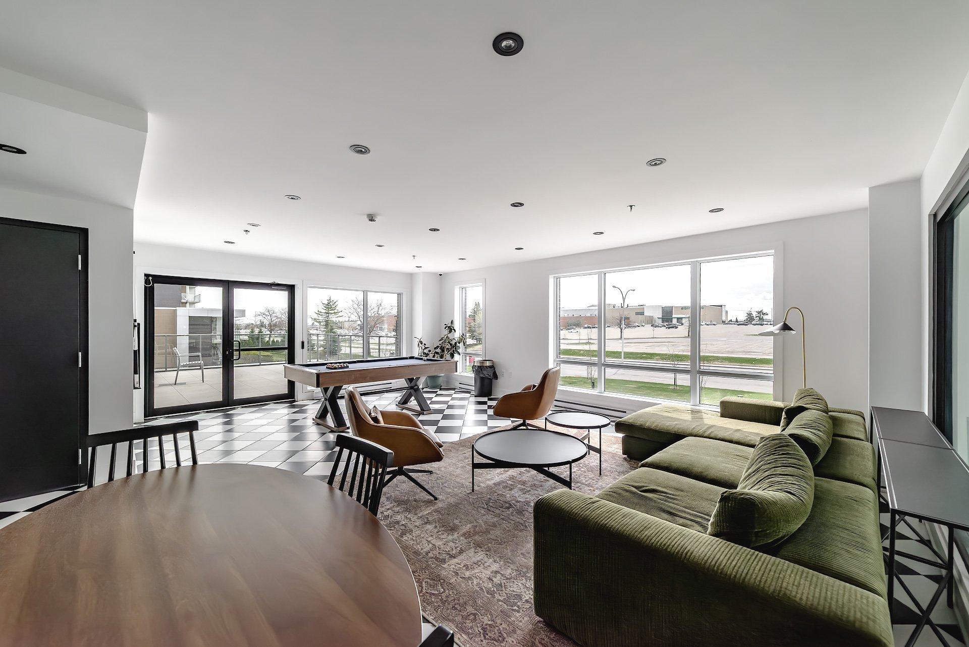









365


Boul. Brunswick

, 209,
Pointe-Claire,




QC
H9R0H3

