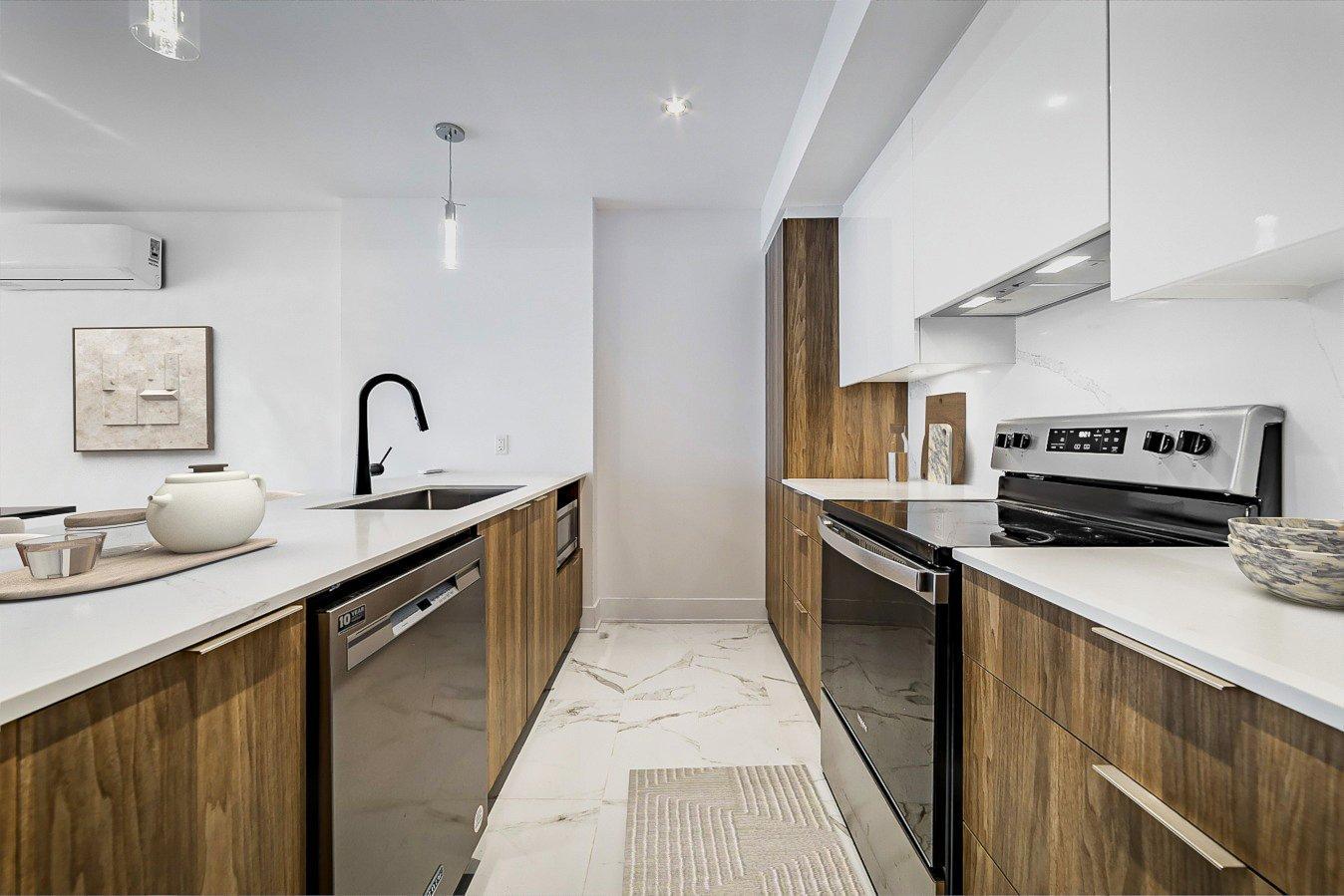 









365


Boul. Brunswick

, 209,
Pointe-Claire,




QC
H9R0H3

