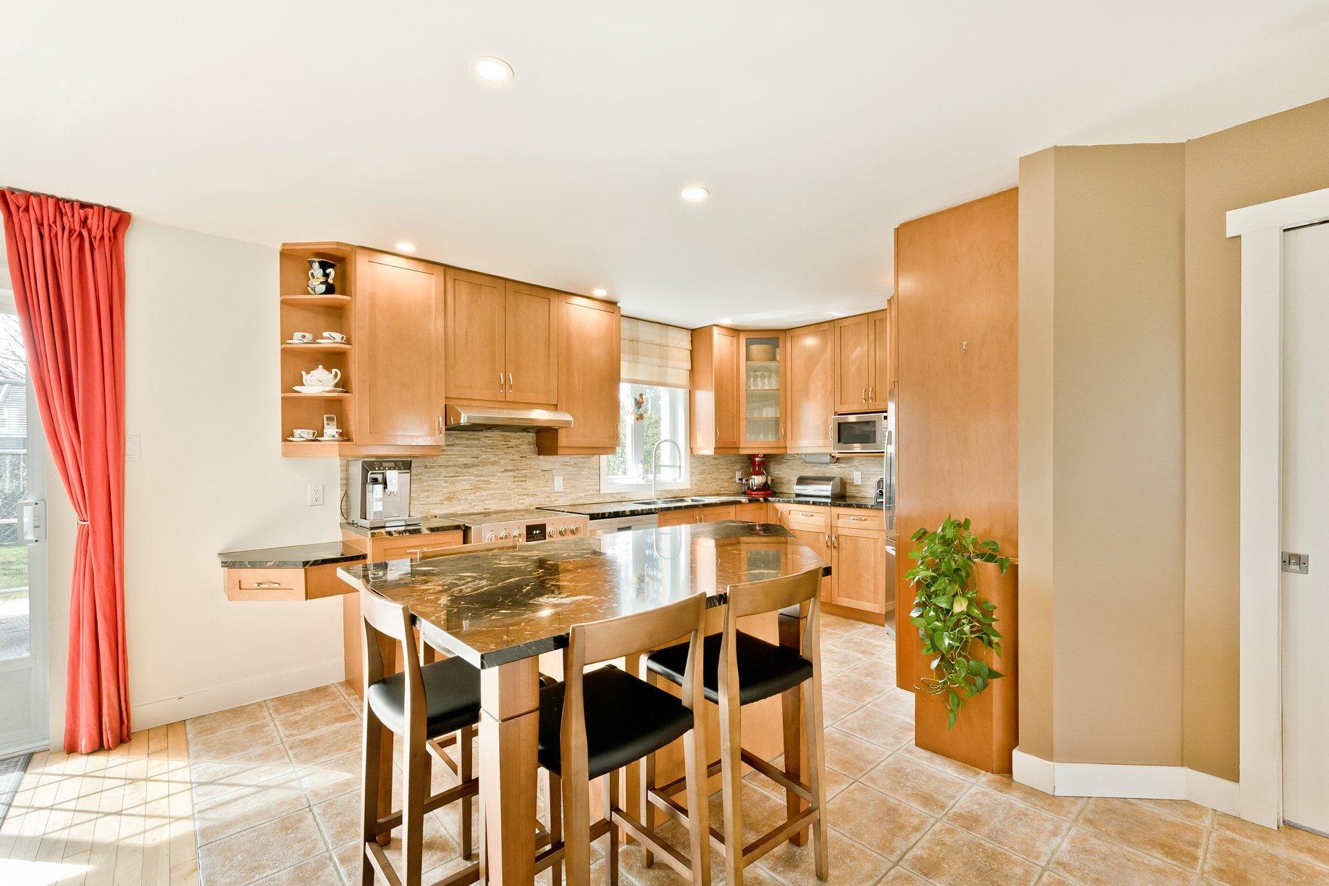 









3270


Rue Marika

,
Sherbrooke (Fleurimont),




QC
J1G5H4

