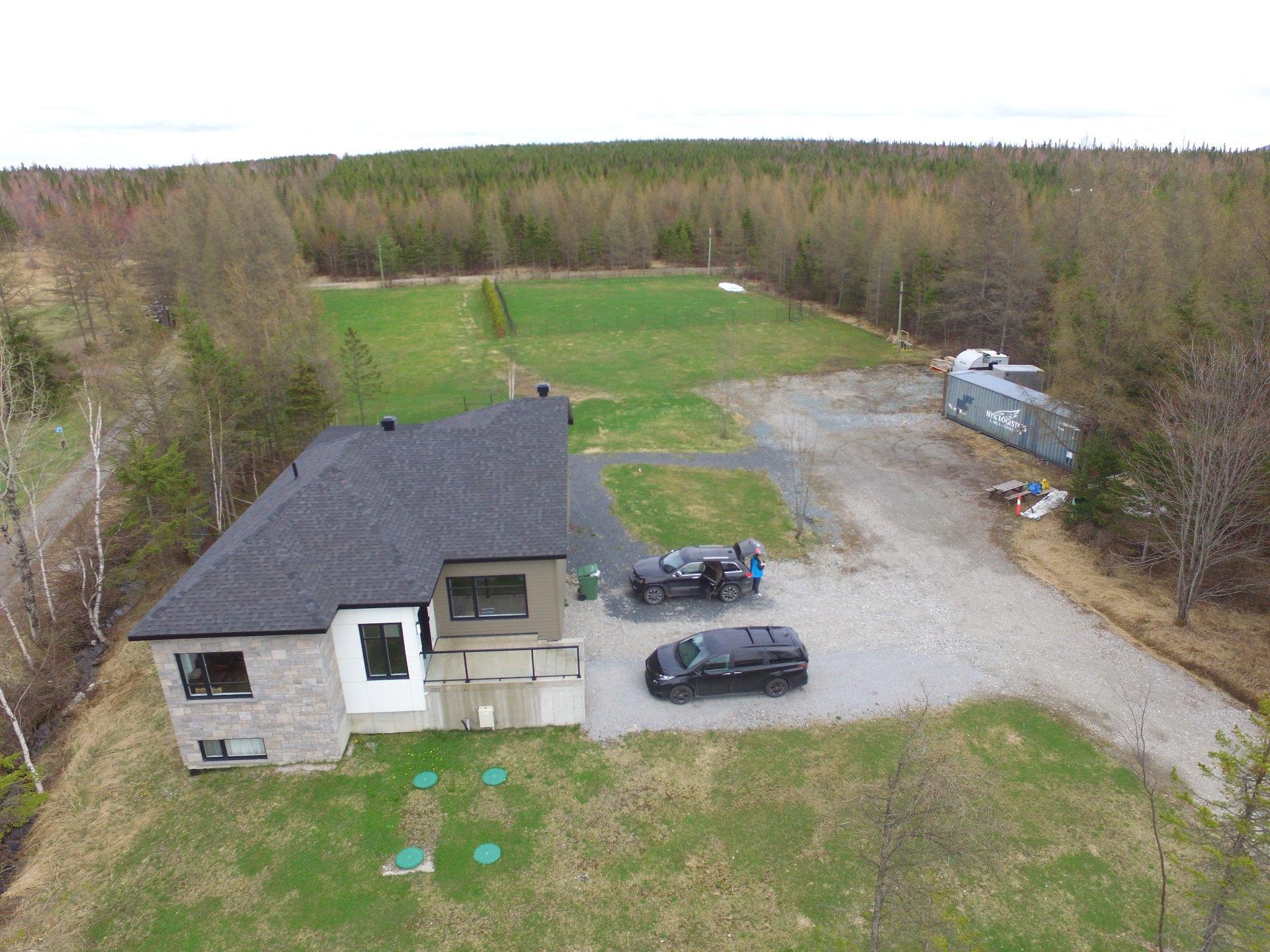 









3755


Ch. de l'Aéroport

,
Thetford Mines,




QC
G6G5R7

