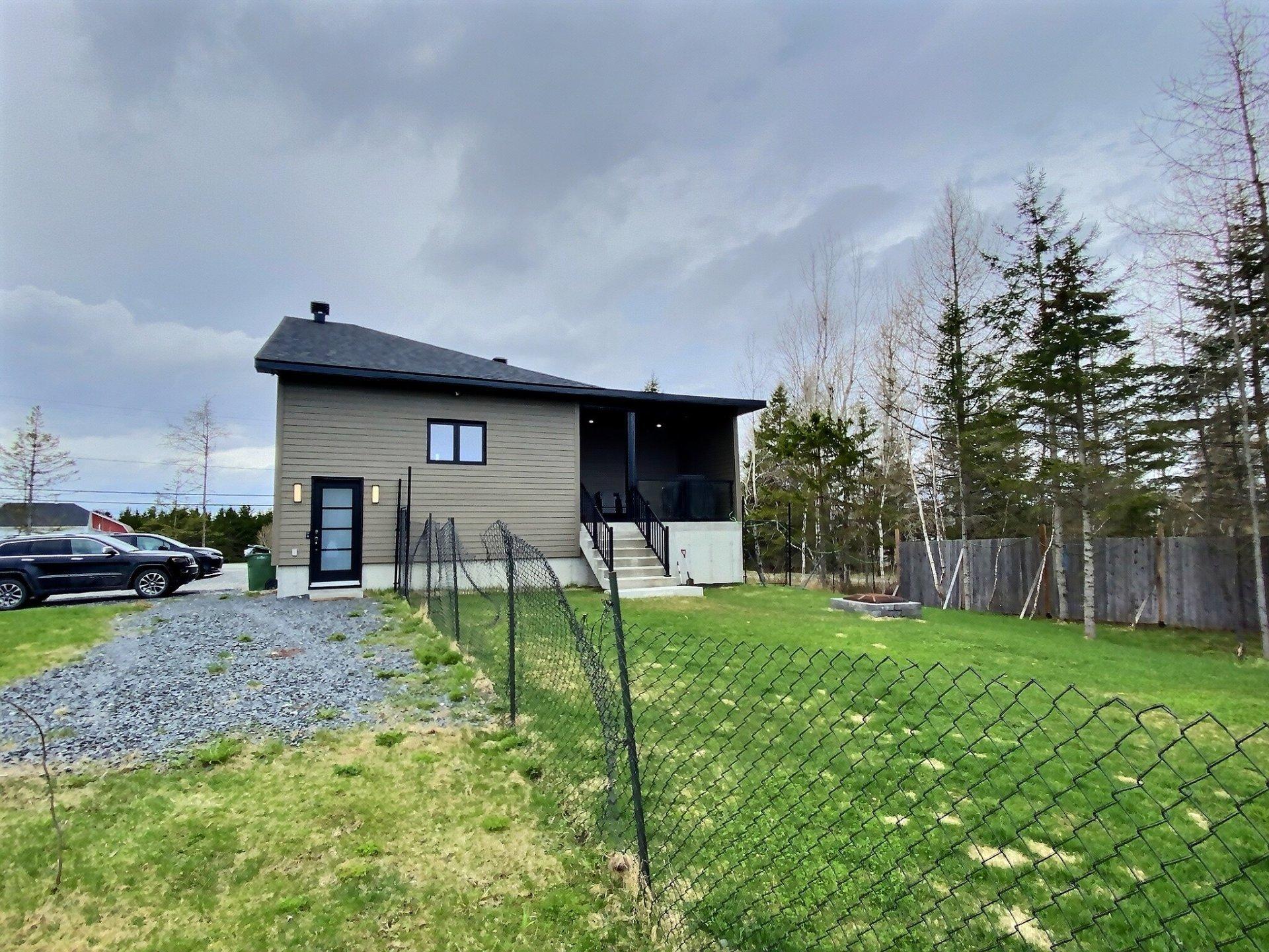 









3755


Ch. de l'Aéroport

,
Thetford Mines,




QC
G6G5R7

