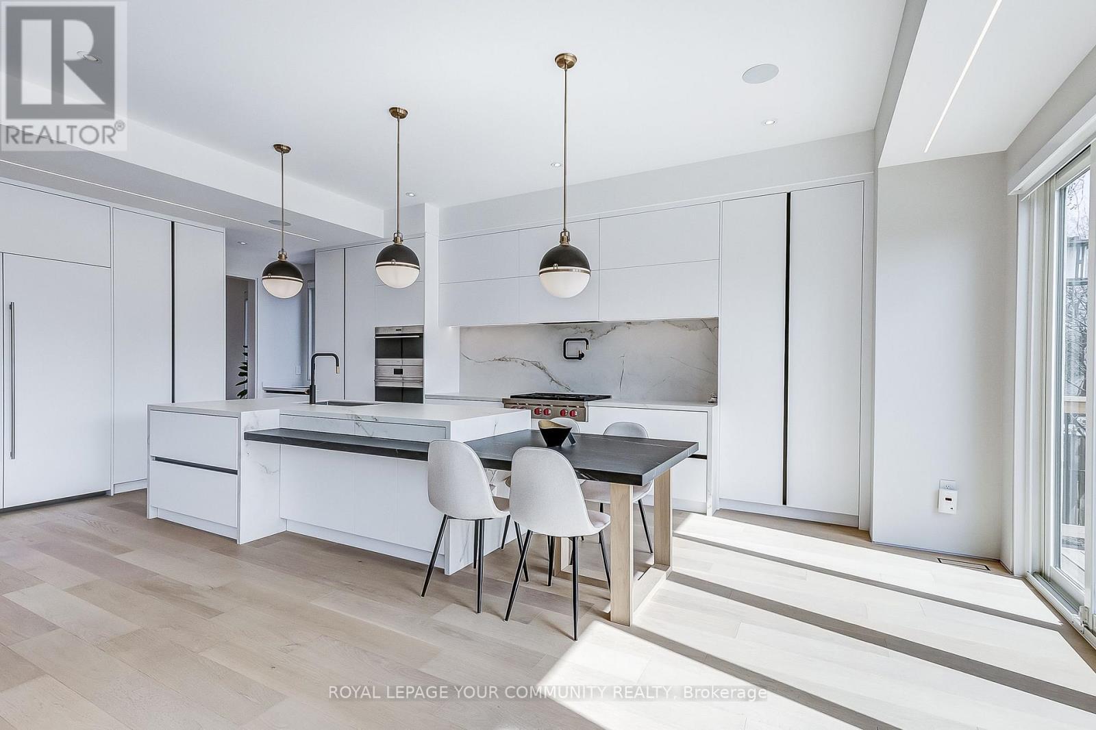 












131 POYNTZ AVENUE

,
Toronto,




Ontario
M2N1J3

