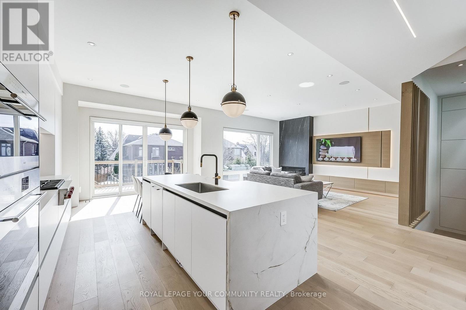 












131 POYNTZ AVENUE

,
Toronto,




Ontario
M2N1J3

