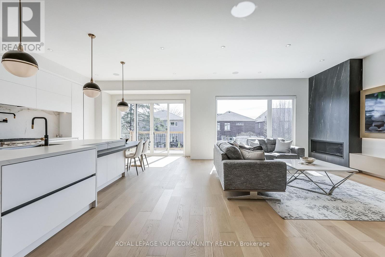 












131 POYNTZ AVENUE

,
Toronto,




Ontario
M2N1J3

