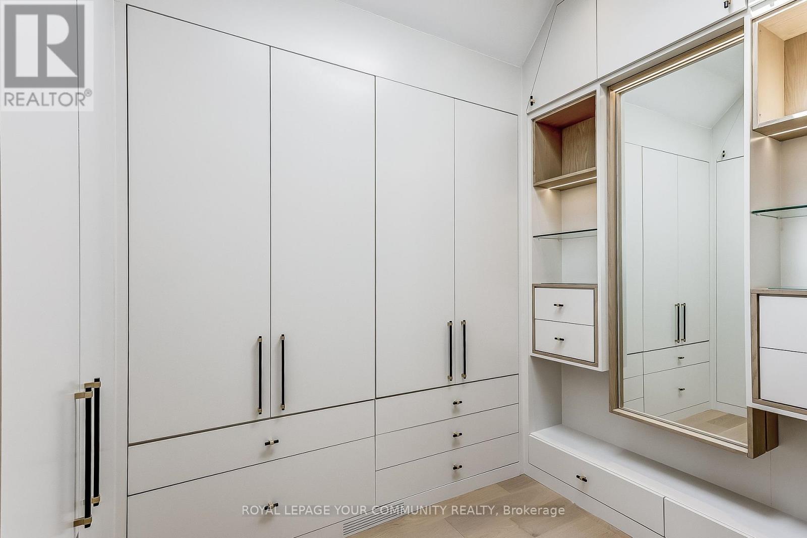 












131 POYNTZ AVENUE

,
Toronto,




Ontario
M2N1J3

